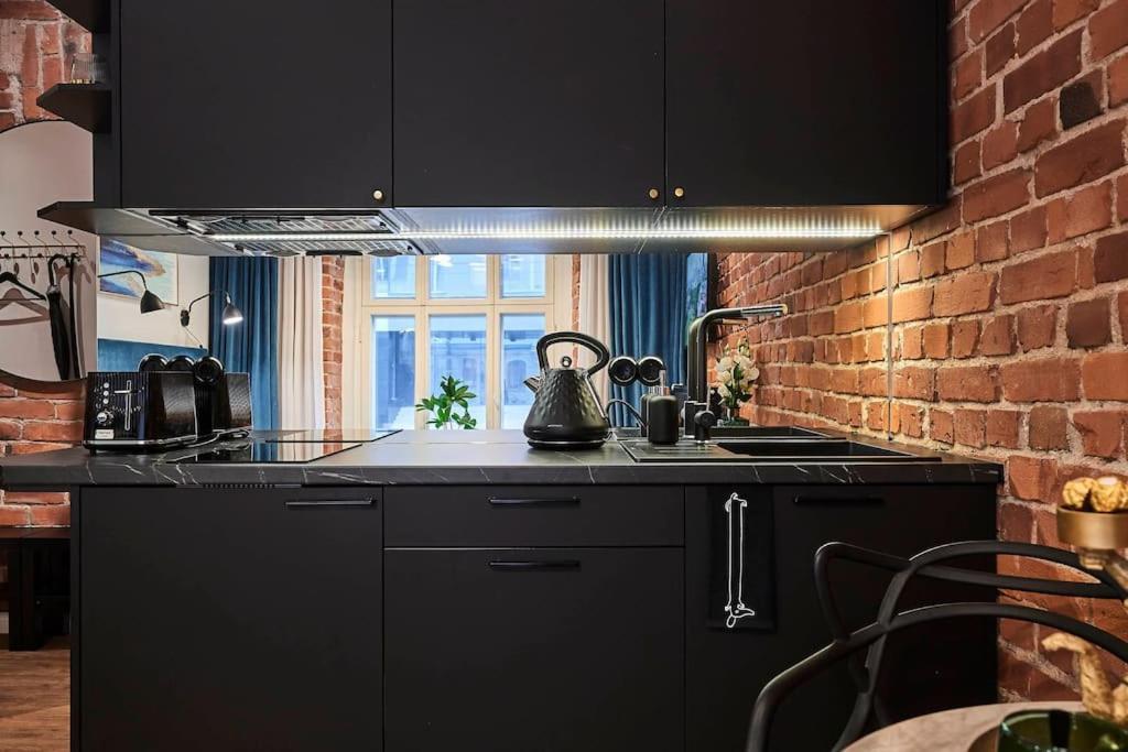 Urban-Glam City Centre Studio With A Gym And Terrace Tallinn Ngoại thất bức ảnh