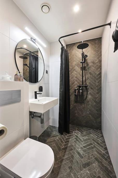 Urban-Glam City Centre Studio With A Gym And Terrace Tallinn Ngoại thất bức ảnh