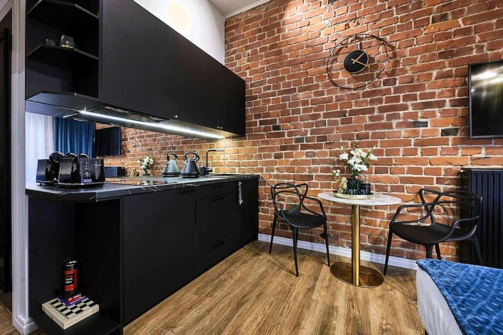 Urban-Glam City Centre Studio With A Gym And Terrace Tallinn Ngoại thất bức ảnh